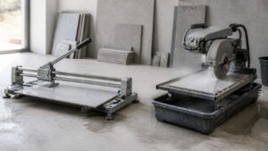 Manueller Fliesenschneider und elektrischer Nassschneider im direkten Vergleich